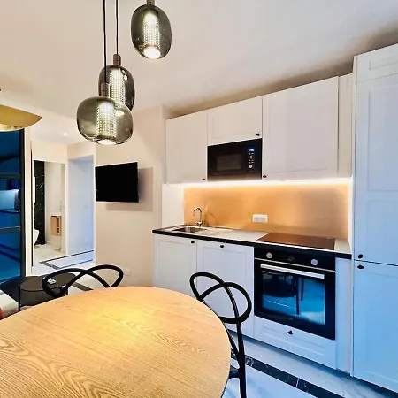 Luxury - Intimate Garden, Jacuzzi, Bbq & Private Parking 滨海卡涅