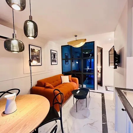 Luxury - Intimate Garden, Jacuzzi, Bbq & Private Parking 滨海卡涅