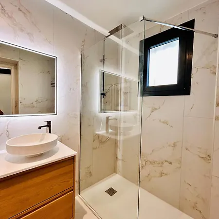 Luxury - Intimate Garden, Jacuzzi, Bbq & Private Parking 滨海卡涅