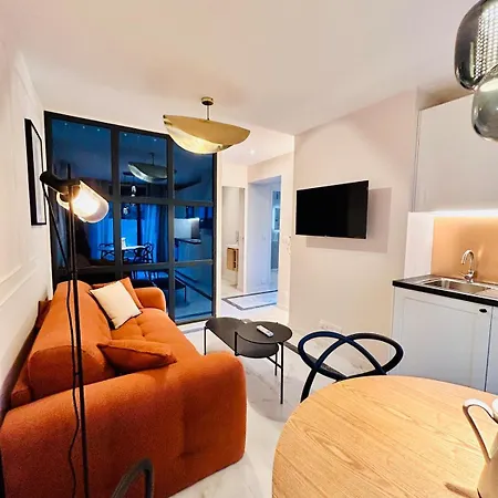 Luxury - Intimate Garden, Jacuzzi, Bbq & Private Parking 公寓