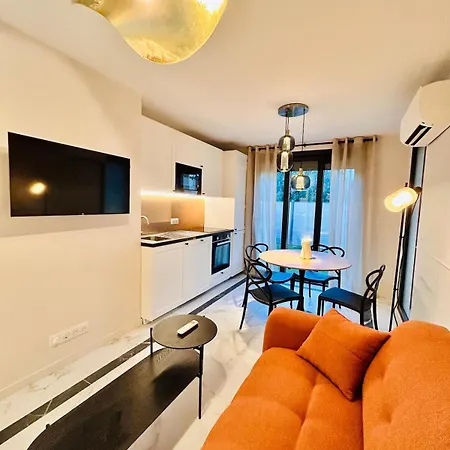 Luxury - Intimate Garden, Jacuzzi, Bbq & Private Parking 公寓 滨海卡涅