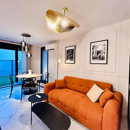 Luxury - Intimate Garden, Jacuzzi, Bbq & Private Parking 滨海卡涅